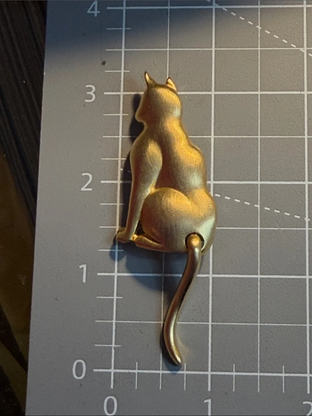 JJ Jonette Signed Vintage Gold Tone Seated Cat With Swinging Tail Brooch